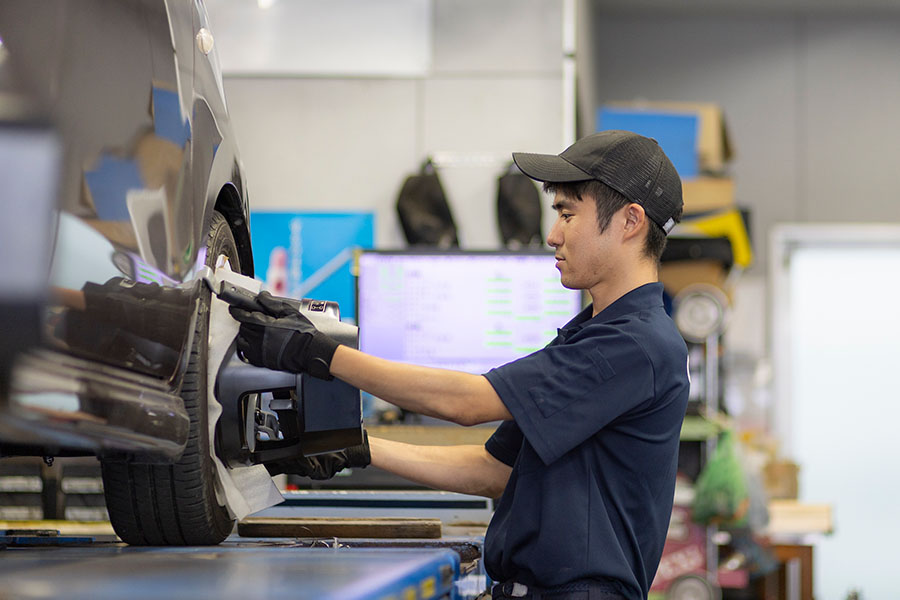 車の整備の様子